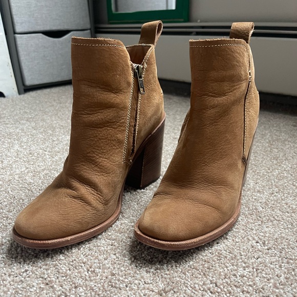 UGG Pixley Boot - Picture 4 of 9